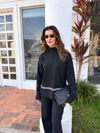 Conjunto Amélie em Tricô com Suéter Mullet Gola Alta e Calça
Conjunto Amélie em Tricô com Suéter
Conjunto Amélie em Tricô
Conjunto Amélie