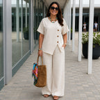 Conjunto Savena em Linho de Algodão com Blusa Assimétrica e Pantalona Fluida
Conjunto Savena com Blusa Assimétrica e Pantalona Fluida
Conjunto Savena com Blusa Assimétrica
Conjunto Savena em Linho de Algodão
Conjunto Savena
